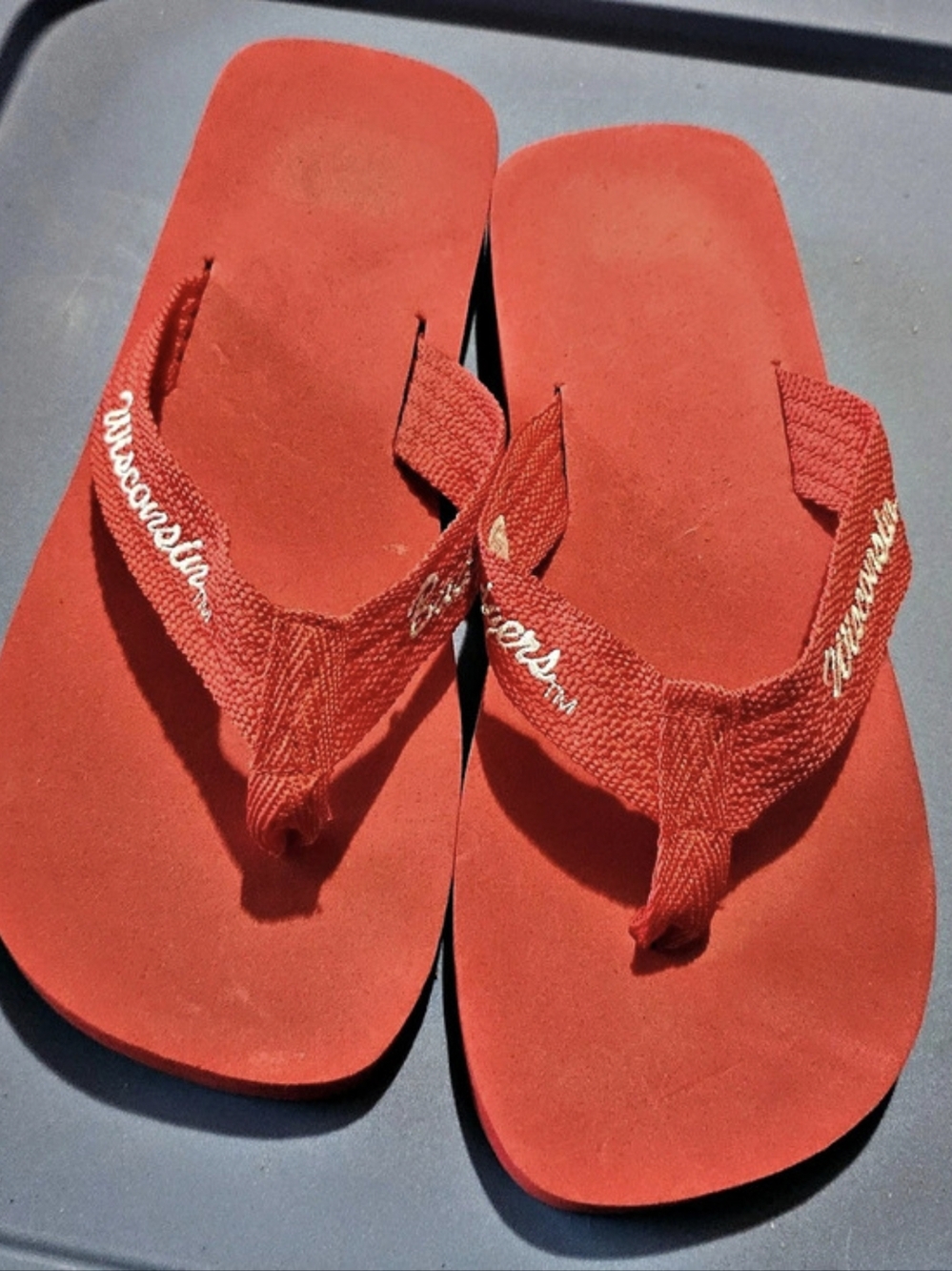 Wisconsin Badger Red Platform Flip Flop Sandals Aprox Sz 7